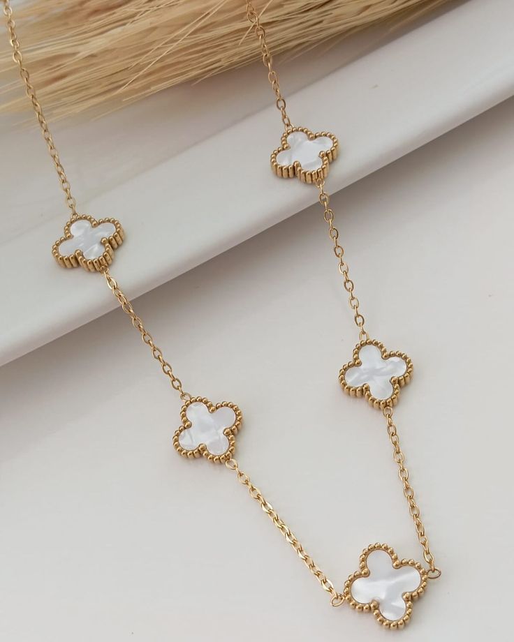 Black Clover Charm Bracelet – A Modern Lucky Symbol with Sleek, Timeless Appeal
